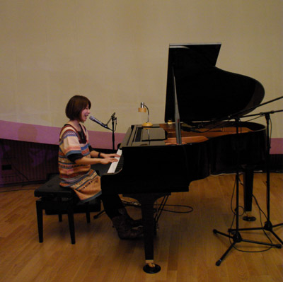 071202puraneta-piano.jpg