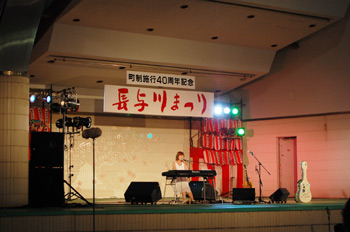 090823live-piano.jpg